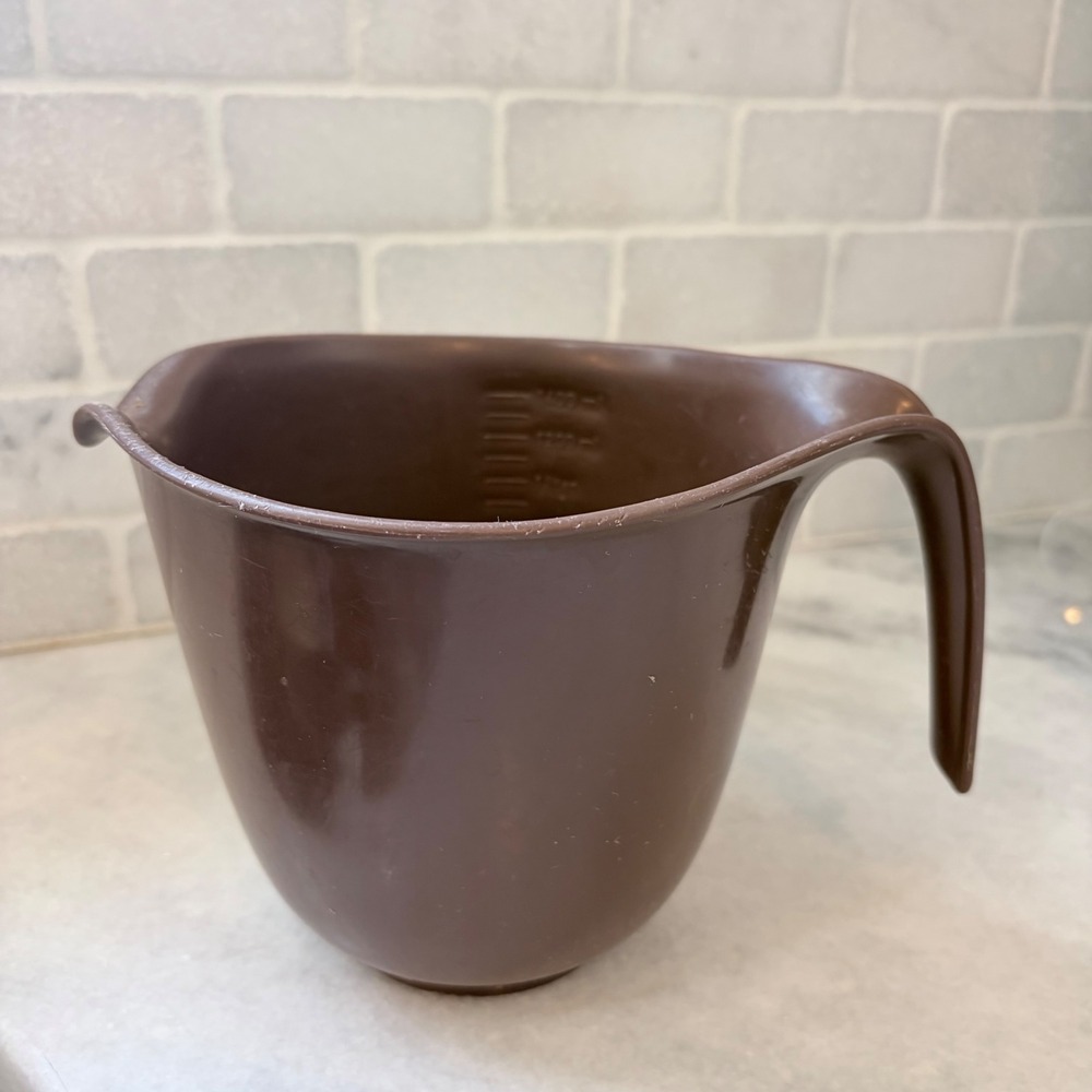 Vintage Rubbermaid Brown 6 Cup Measuring Pitcher Mixing‎ Bowl 2661 1.5L Spout